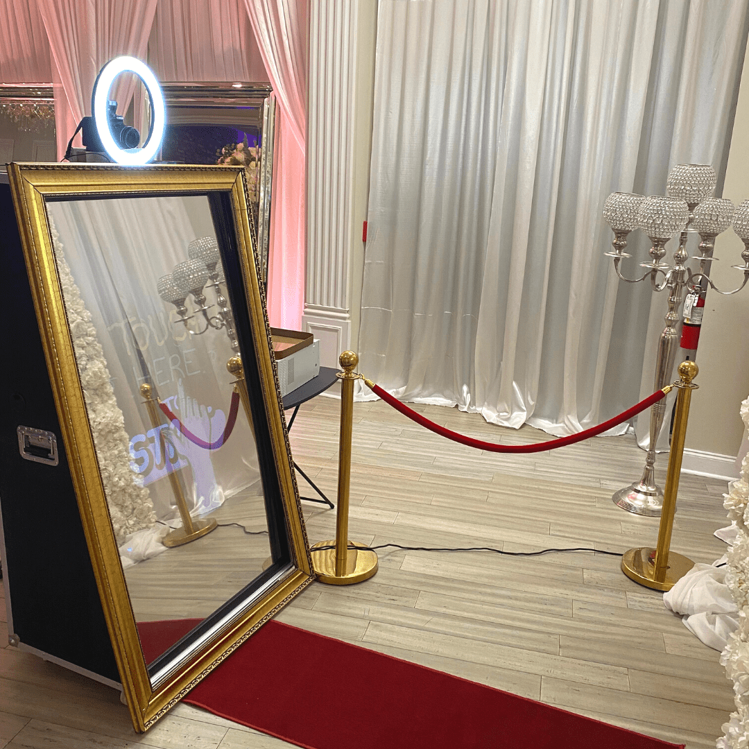 DME Mirror Booth